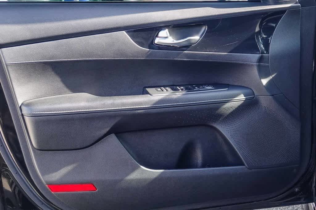 Thumbnail: 2023 Kia Forte - 19