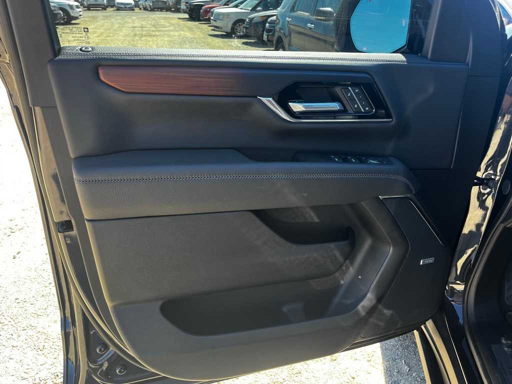 Thumbnail: 2025 GMC Yukon - 13