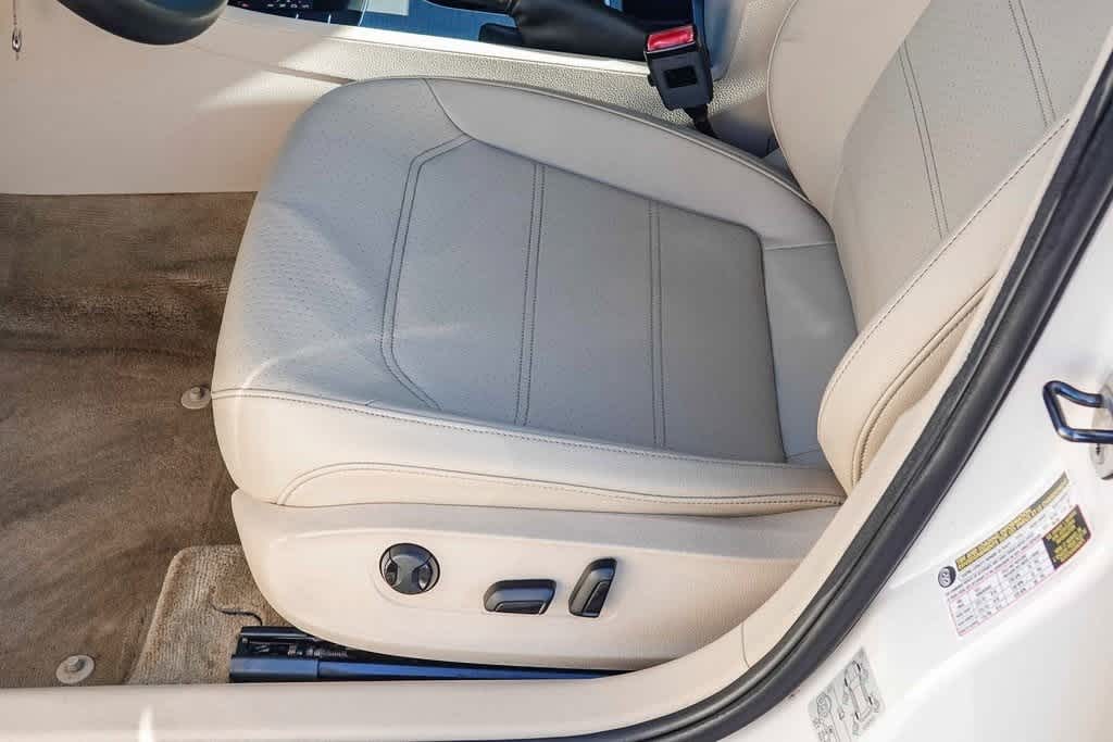 Thumbnail: 2014 Volkswagen Passat - 20