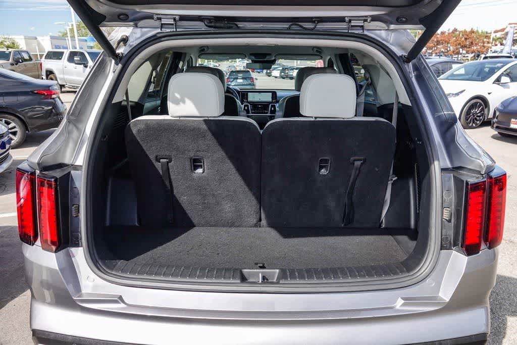 Thumbnail: 2023 Kia Sorento - 24