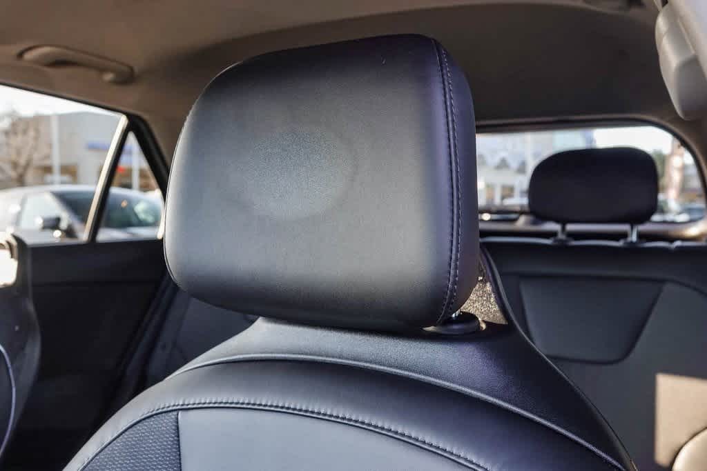 Thumbnail: 2023 Kia Niro - 24