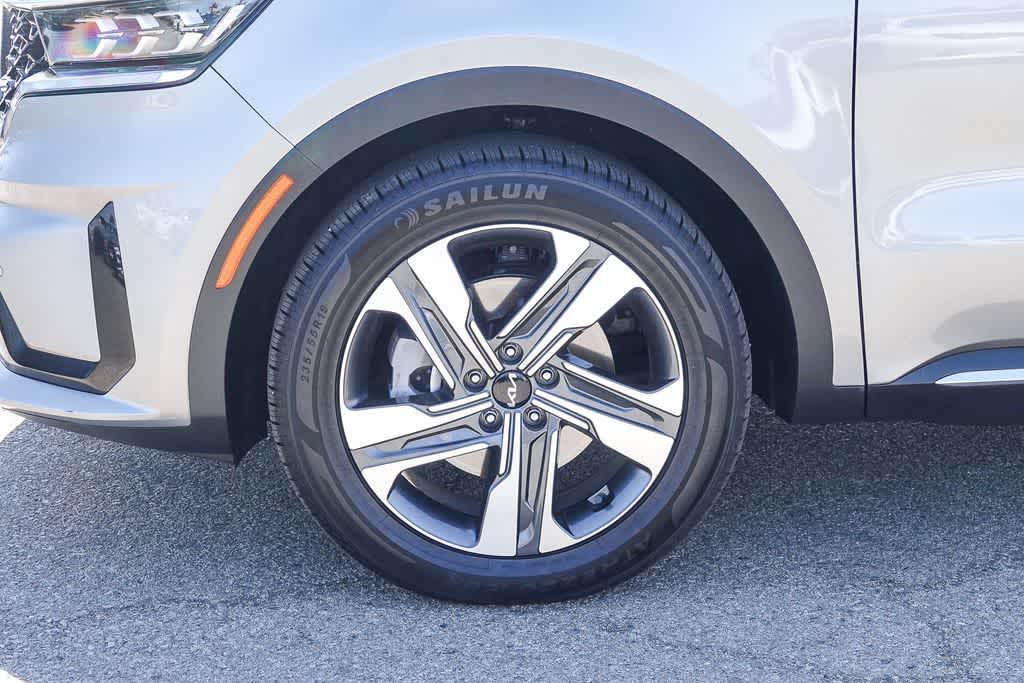 Thumbnail: 2023 Kia Sorento - 9