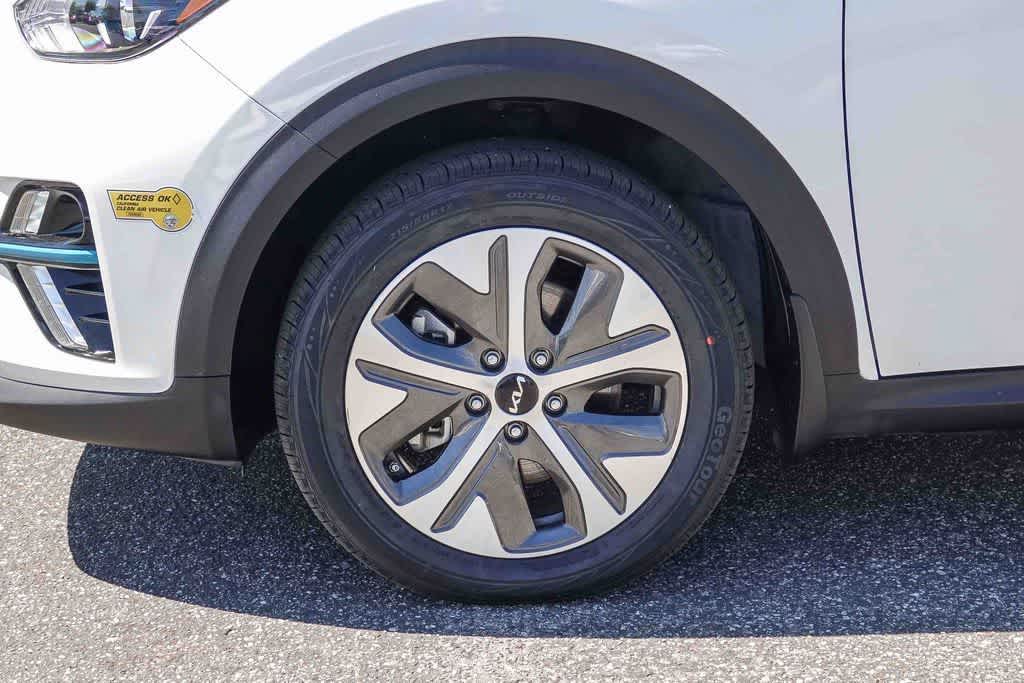 Thumbnail: 2022 Kia Niro - 9