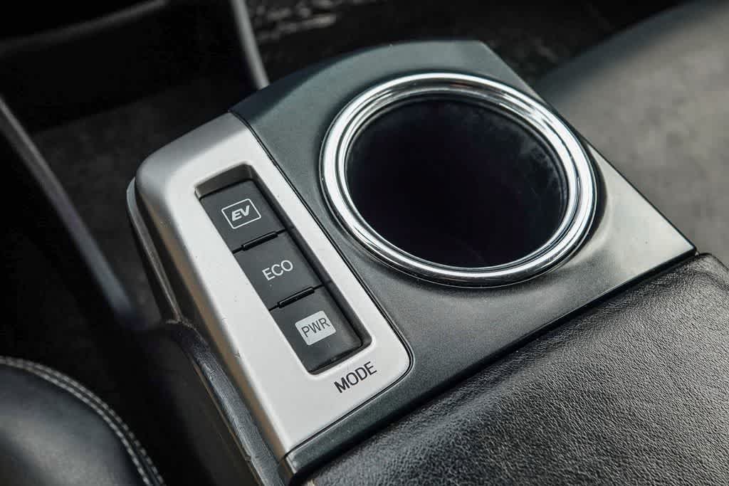 Thumbnail: 2015 Toyota Prius v - 23