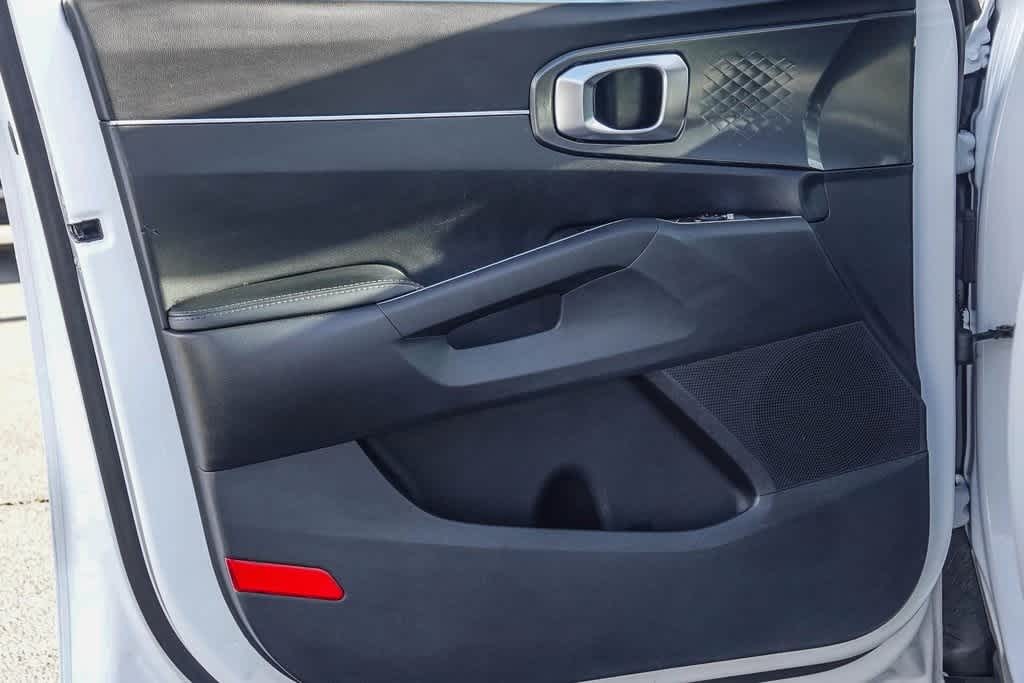 Thumbnail: 2023 Kia Sorento - 19