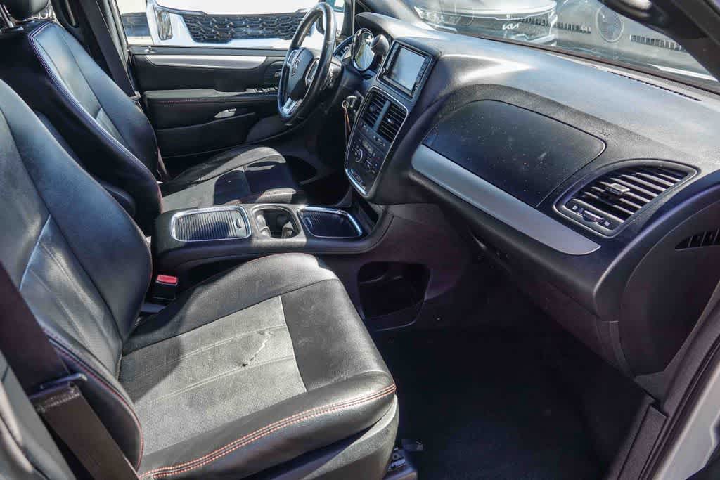 Thumbnail: 2018 Dodge Grand Caravan - 15