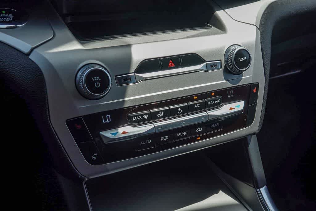Thumbnail: 2021 Ford Explorer - 21
