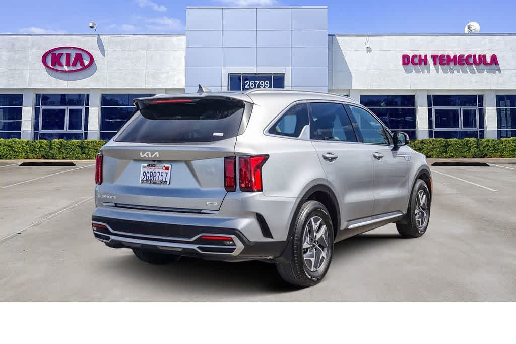 Thumbnail: 2023 Kia Sorento - 4