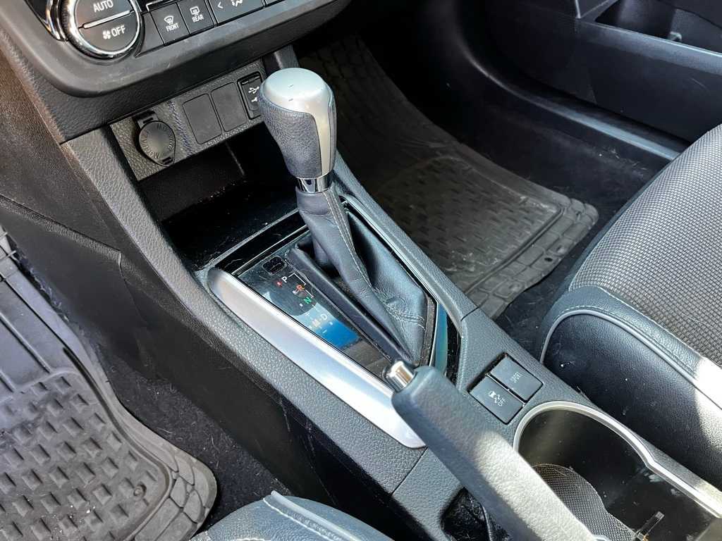 Thumbnail: 2015 Toyota Corolla - 17