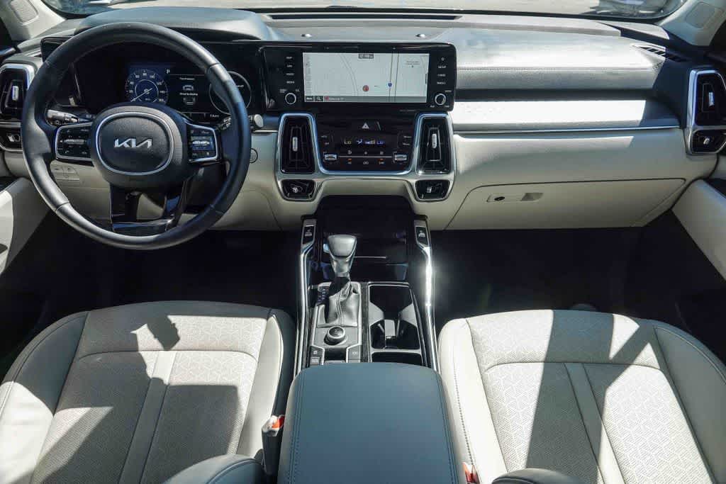 Thumbnail: 2023 Kia Sorento - 11