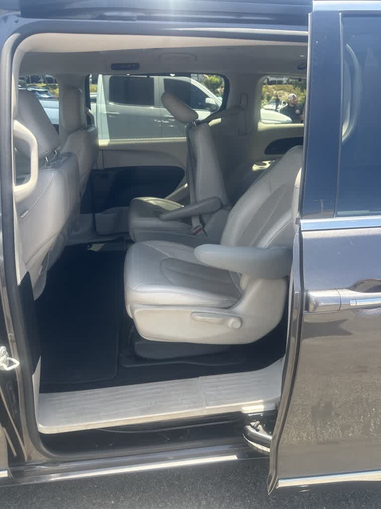 Thumbnail: 2019 Chrysler Pacifica - 4