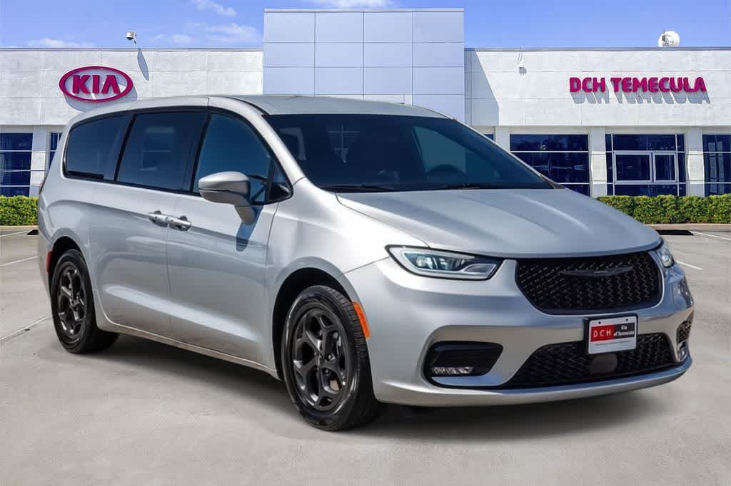 Thumbnail: 2022 Chrysler Pacifica - 3