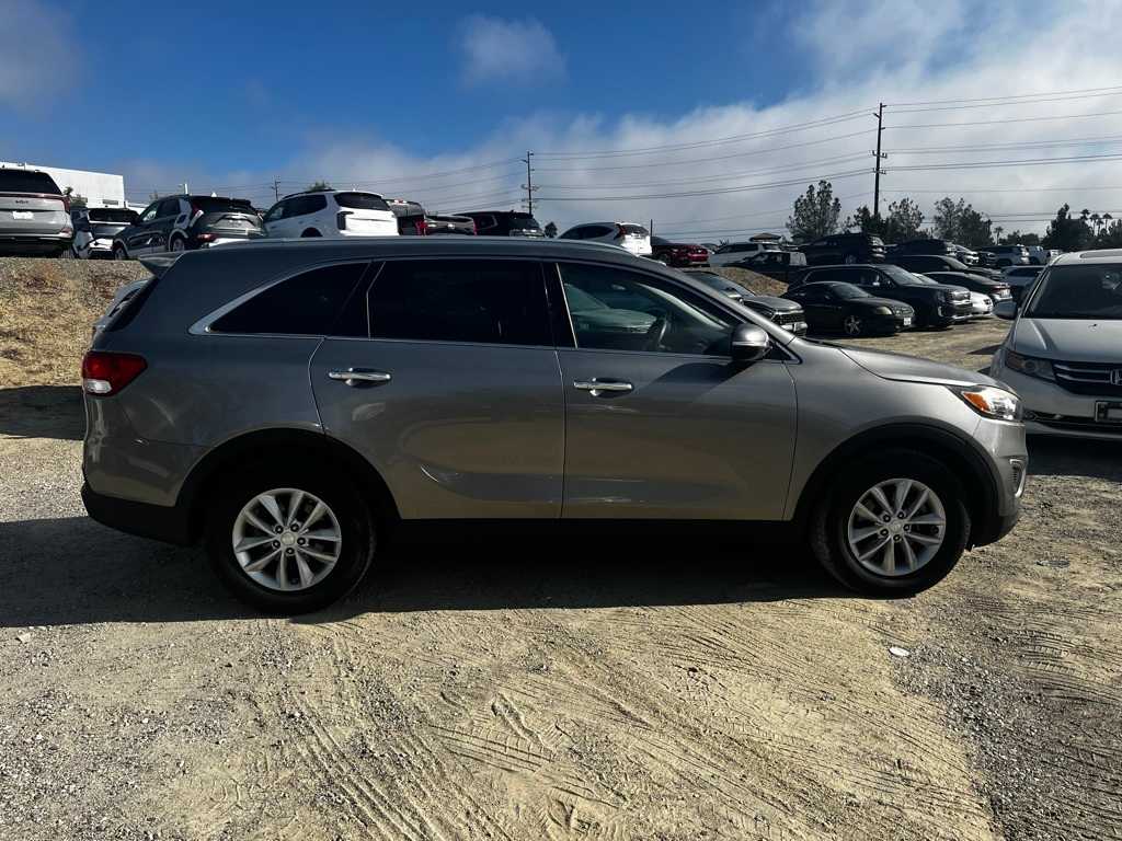 2016 Kia Sorento LX photo 2