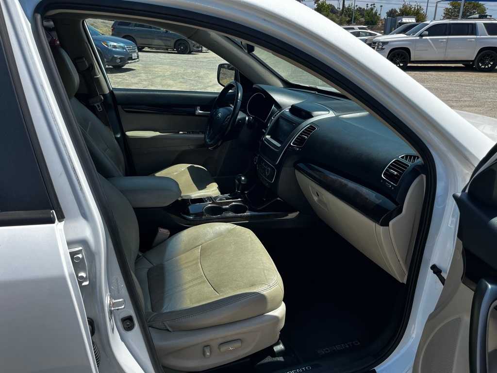 Thumbnail: 2015 Kia Sorento - 18