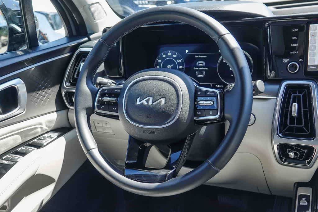 Thumbnail: 2023 Kia Sorento - 14