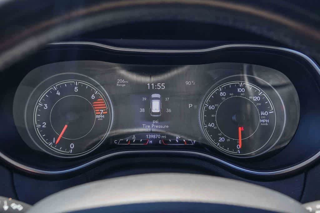 Thumbnail: 2019 Jeep Cherokee - 23