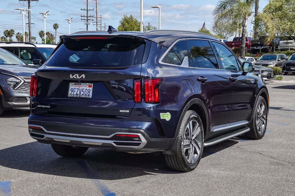 Thumbnail: 2023 Kia Sorento - 4