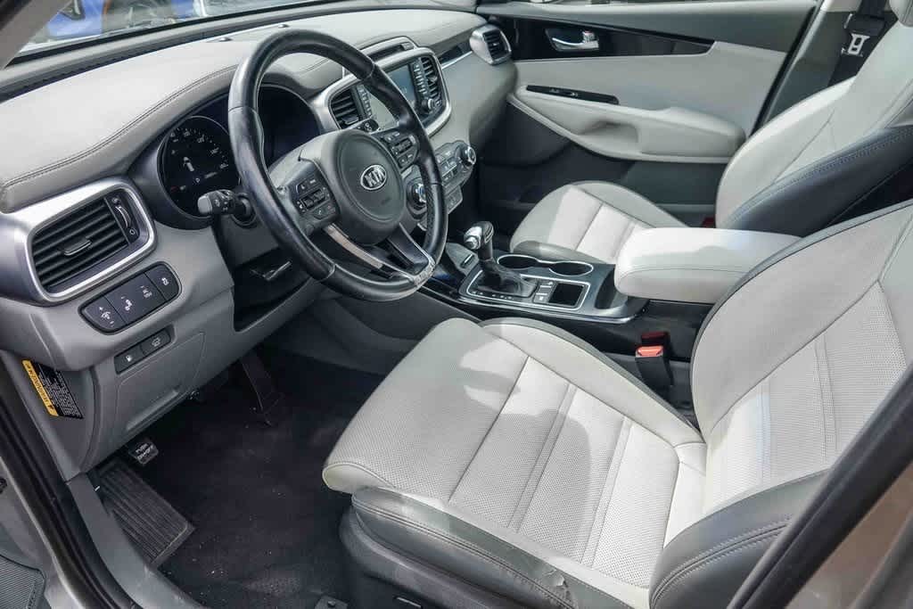 Thumbnail: 2017 Kia Sorento - 16