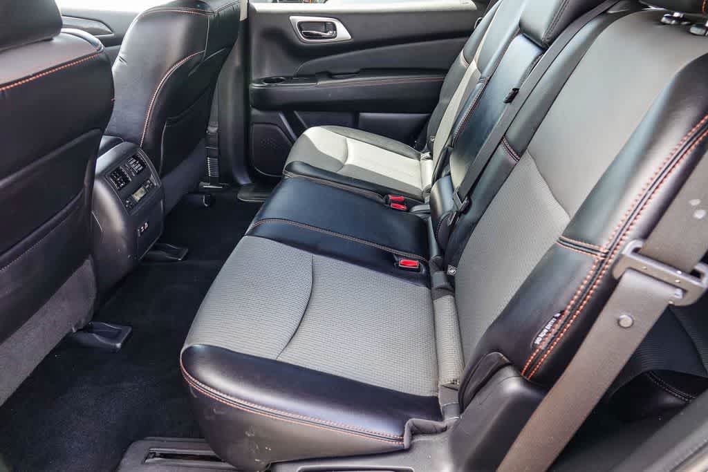 Thumbnail: 2020 Nissan Pathfinder - 17