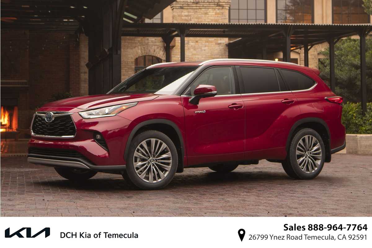 2022 Toyota Highlander Hybrid Bronze Edition FWD photo