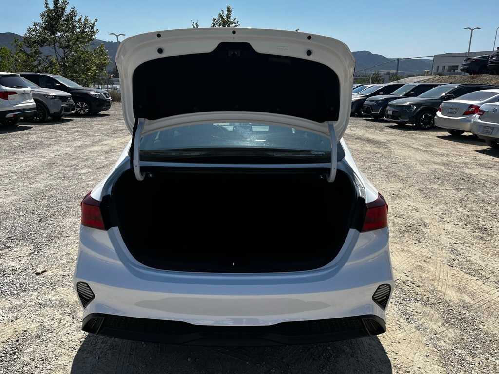 Thumbnail: 2023 Kia Forte - 10