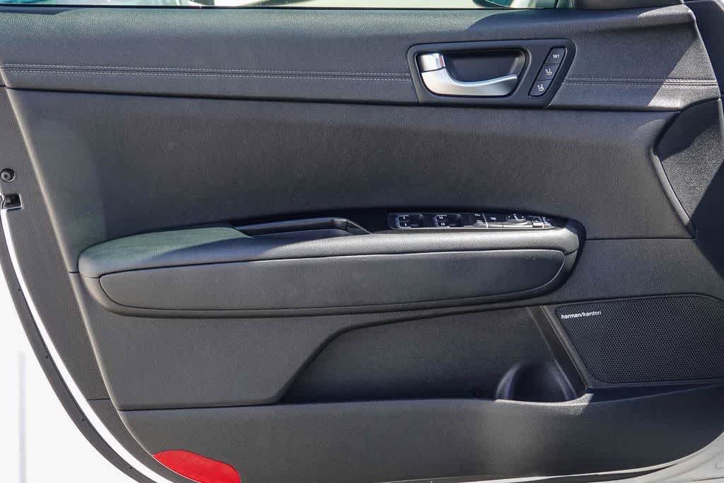 Thumbnail: 2016 Kia Optima - 19