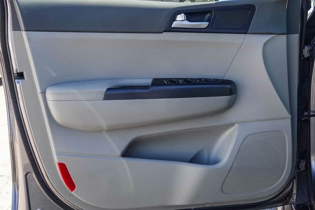 Thumbnail: 2017 Kia Sportage - 20