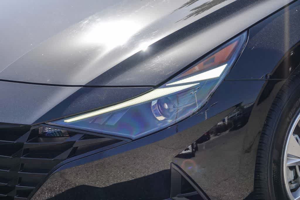 Thumbnail: 2022 Hyundai Elantra - 8