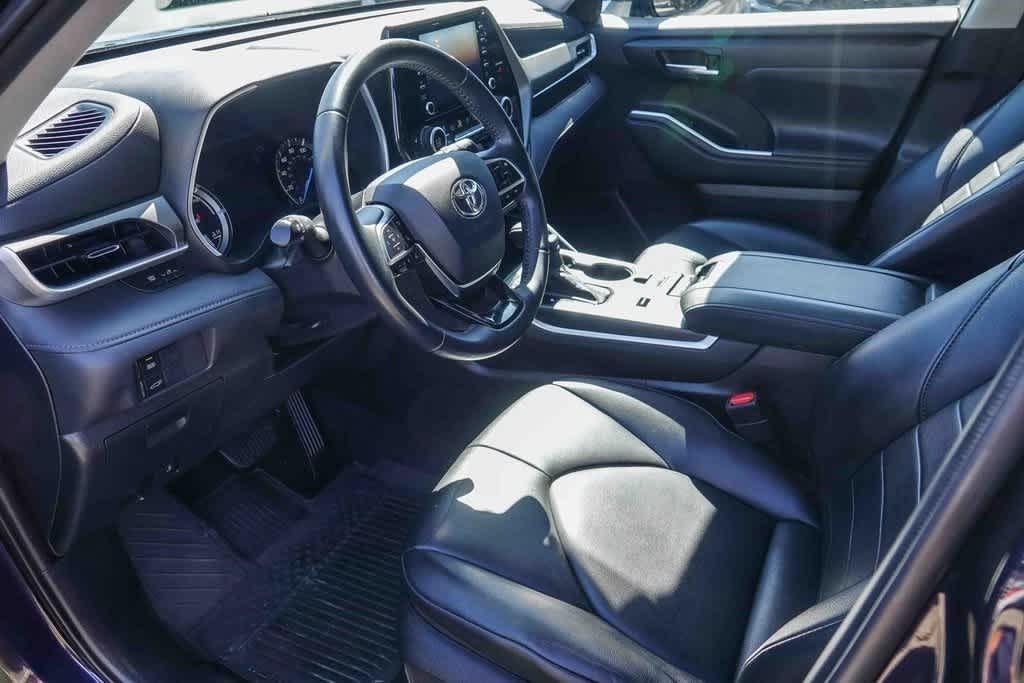 Thumbnail: 2021 Toyota Highlander - 15