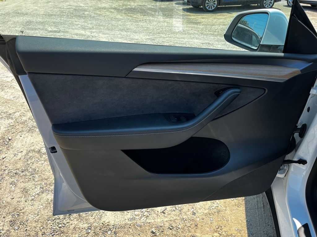 Thumbnail: 2023 Tesla Model Y - 13