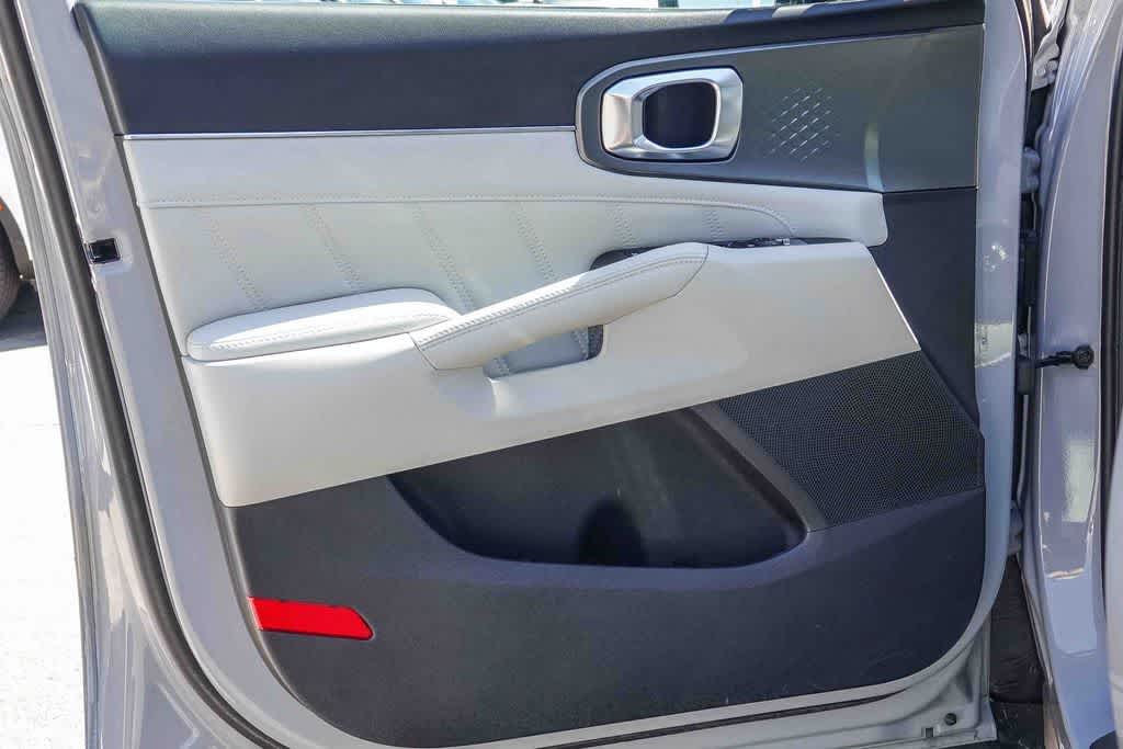 Thumbnail: 2023 Kia Sorento - 19