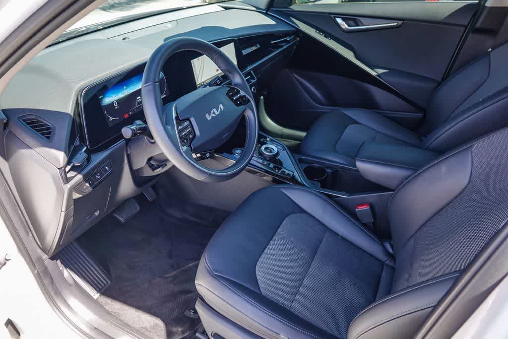 Thumbnail: 2023 Kia Niro - 16