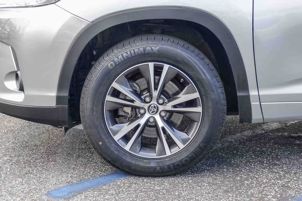 Thumbnail: 2017 Toyota Highlander - 10