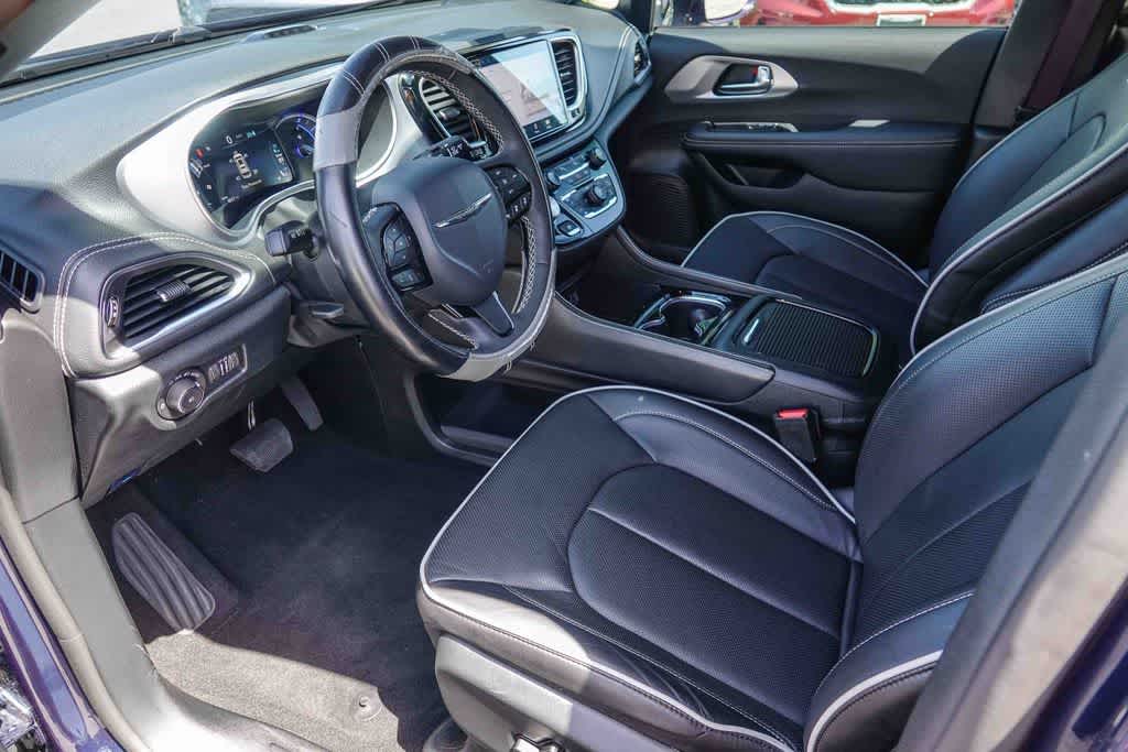 Thumbnail: 2025 Chrysler Pacifica - 16