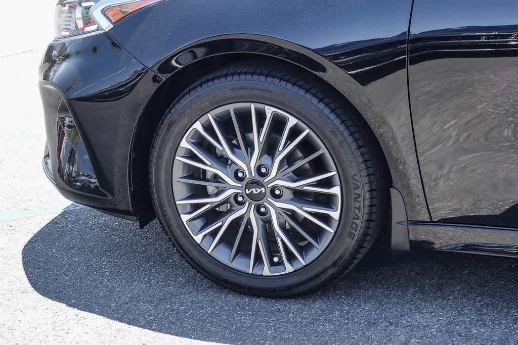 Thumbnail: 2023 Kia Forte - 8