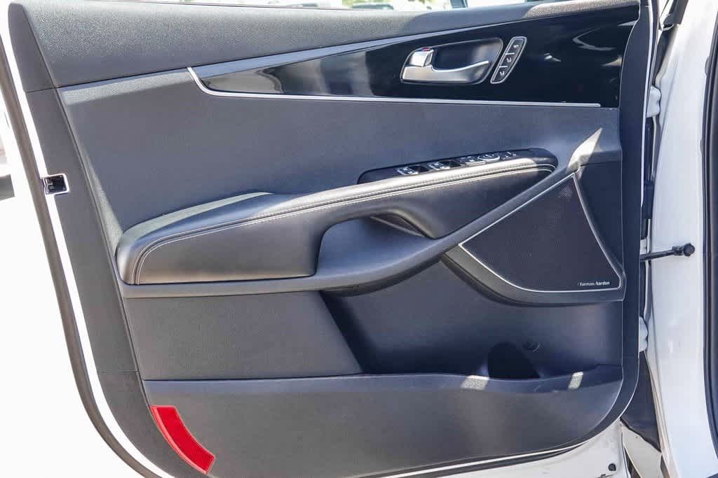 Thumbnail: 2019 Kia Sorento - 18