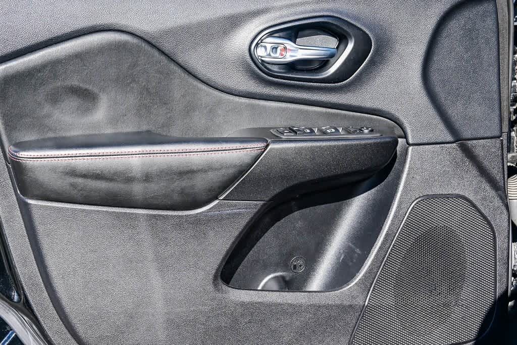 Thumbnail: 2022 Jeep Cherokee - 28