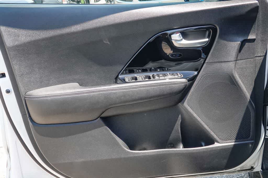 Thumbnail: 2022 Kia Niro - 19