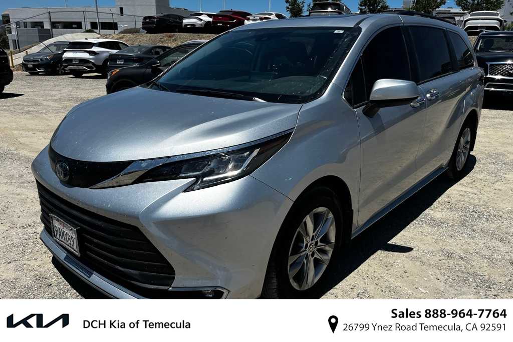 Thumbnail: 2022 Toyota Sienna - 1