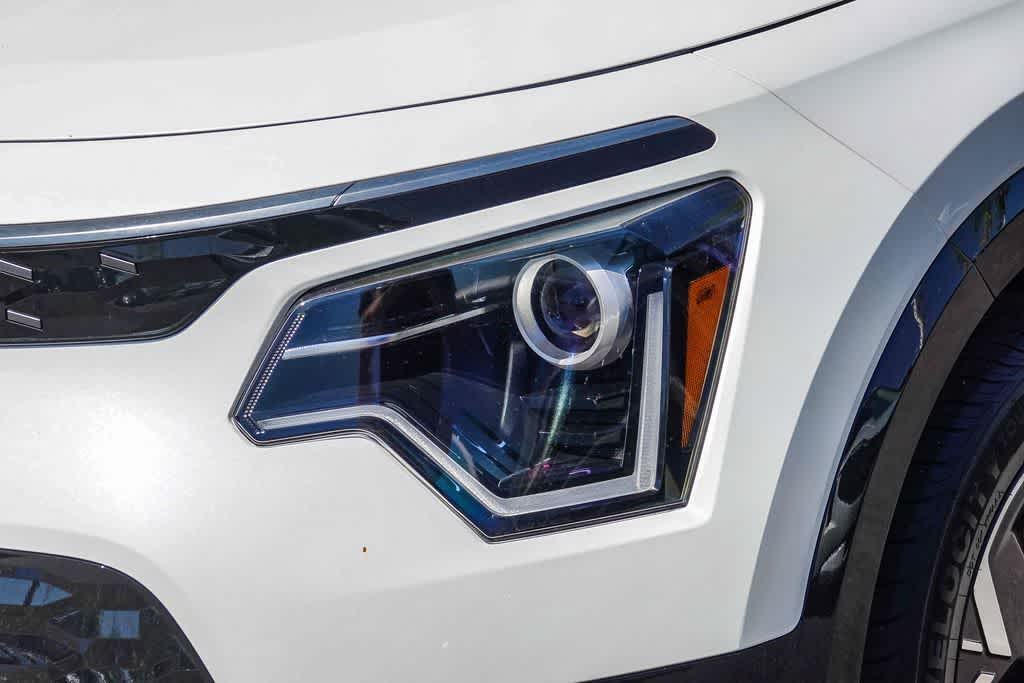 Thumbnail: 2023 Kia Niro - 8