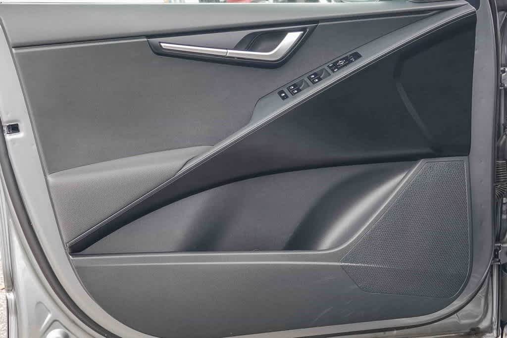 Thumbnail: 2025 Kia Niro - 19