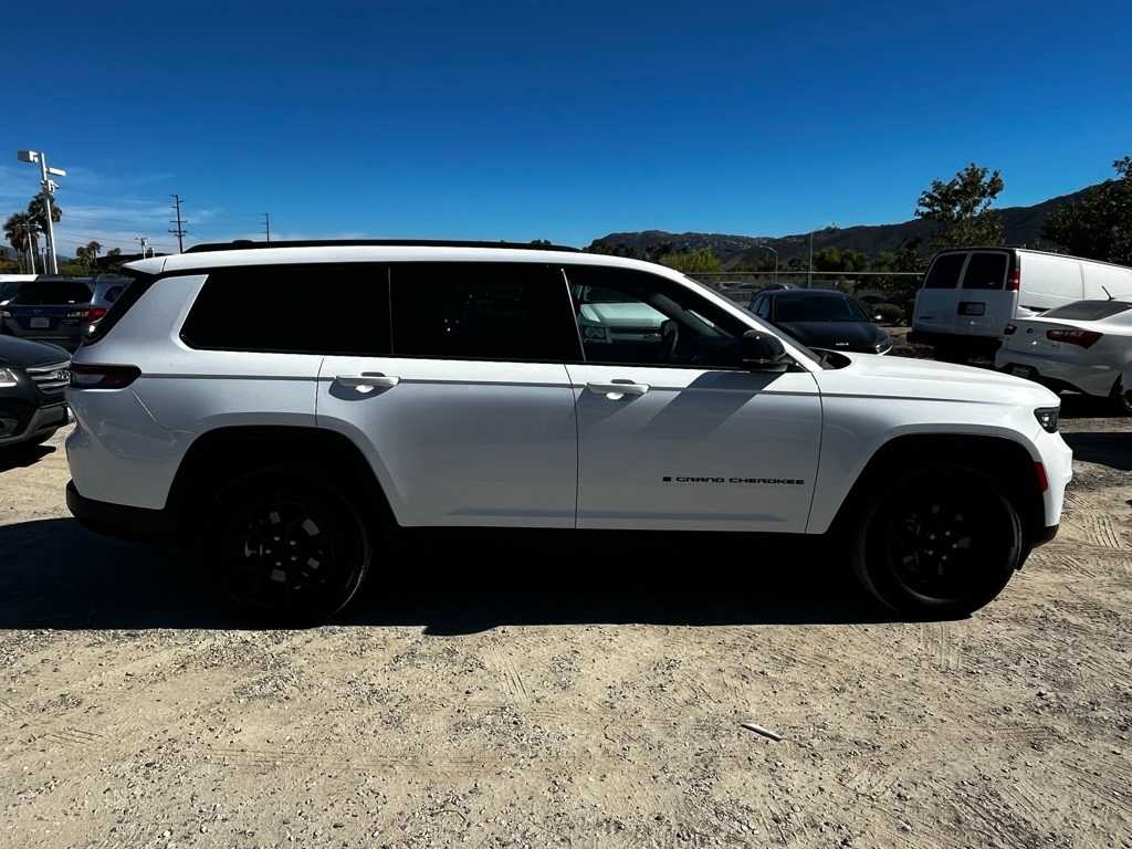Thumbnail: 2024 Jeep Grand Cherokee L - 4