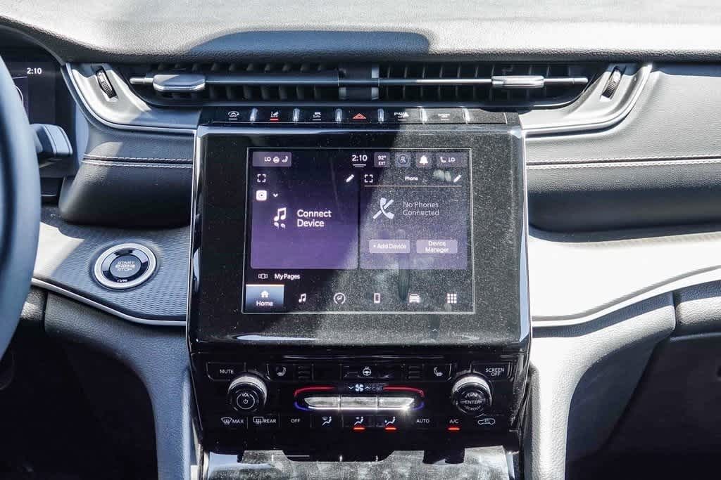 2023 Jeep Grand Cherokee Laredo 3