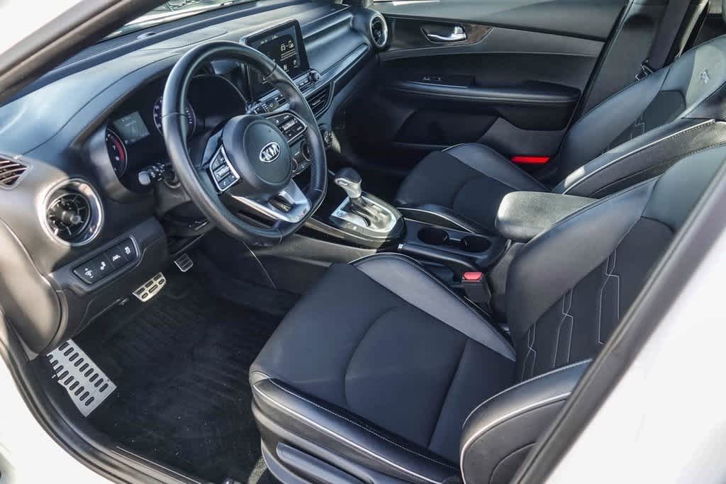 Thumbnail: 2021 Kia Forte - 16