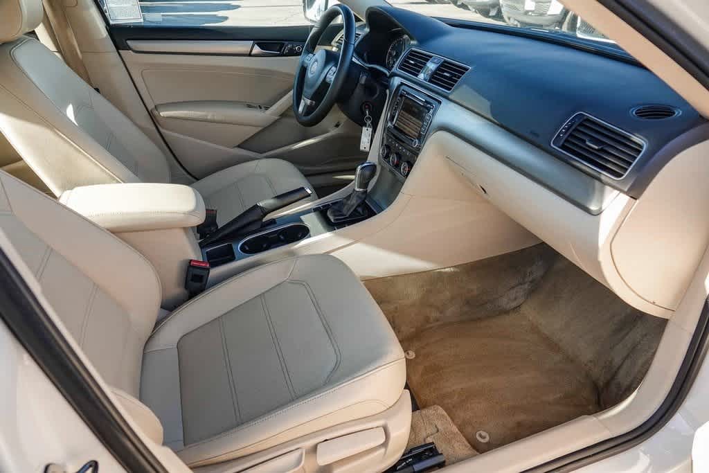 Thumbnail: 2014 Volkswagen Passat - 15