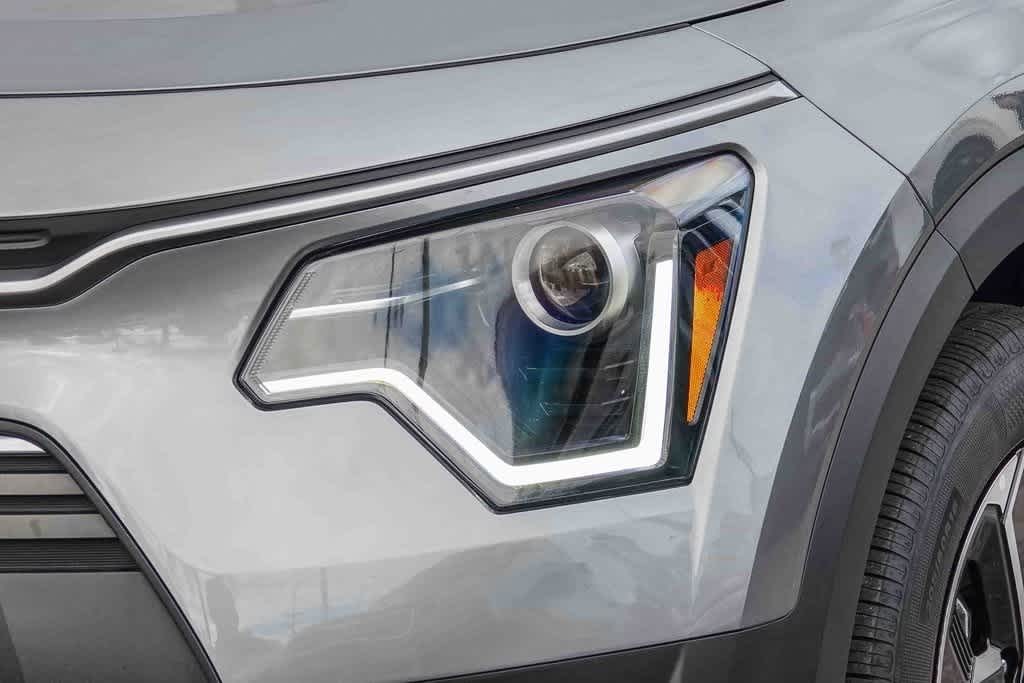 Thumbnail: 2025 Kia Niro - 8
