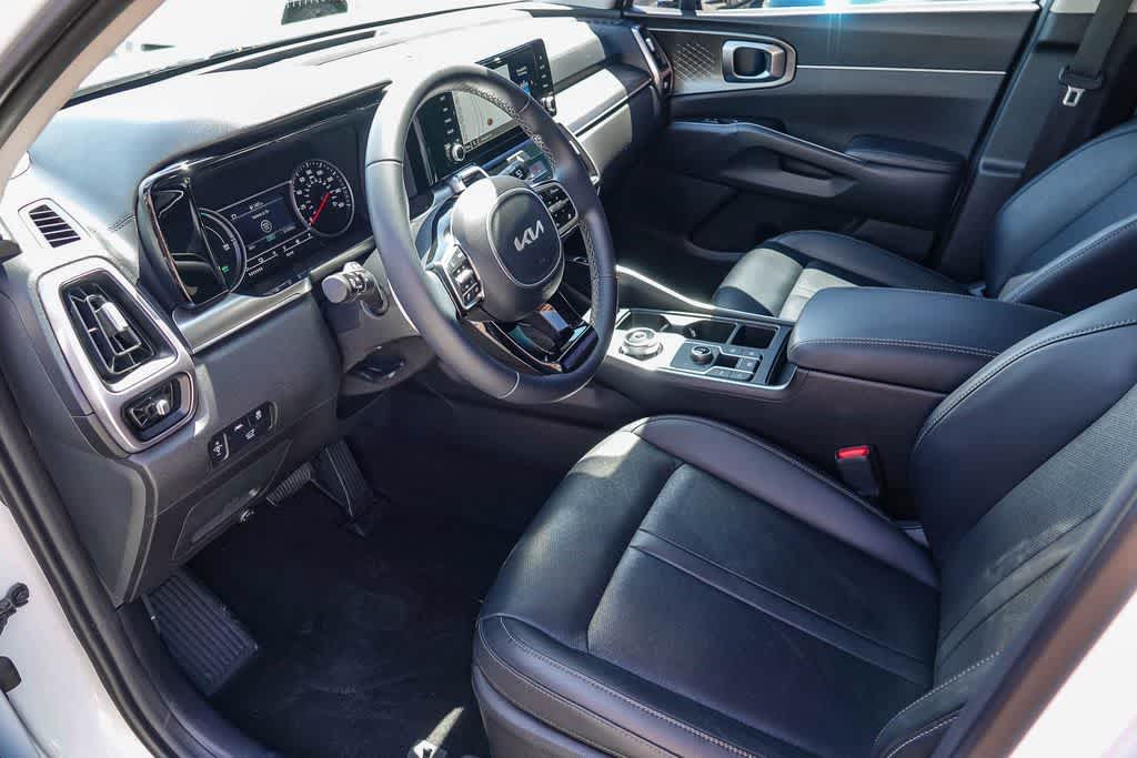Thumbnail: 2023 Kia Sorento - 16