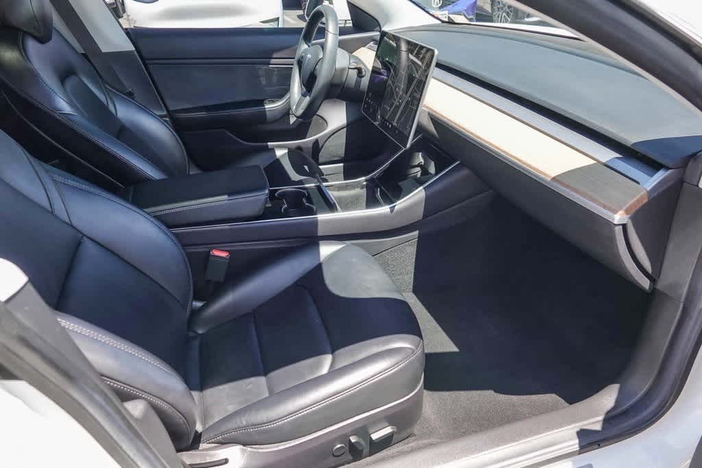 Thumbnail: 2019 Tesla Model 3 - 15