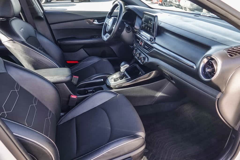 Thumbnail: 2021 Kia Forte - 15