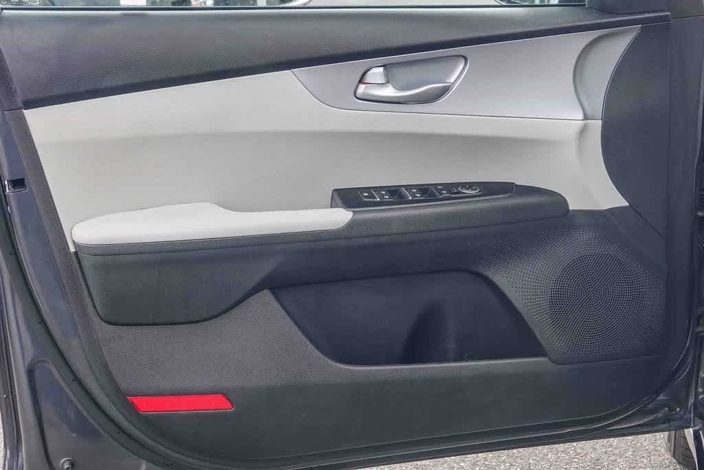 Thumbnail: 2023 Kia Forte - 21